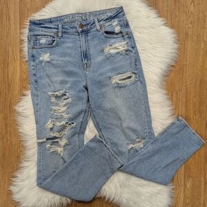 American Eagle Light Wash Distressed Mom Jean